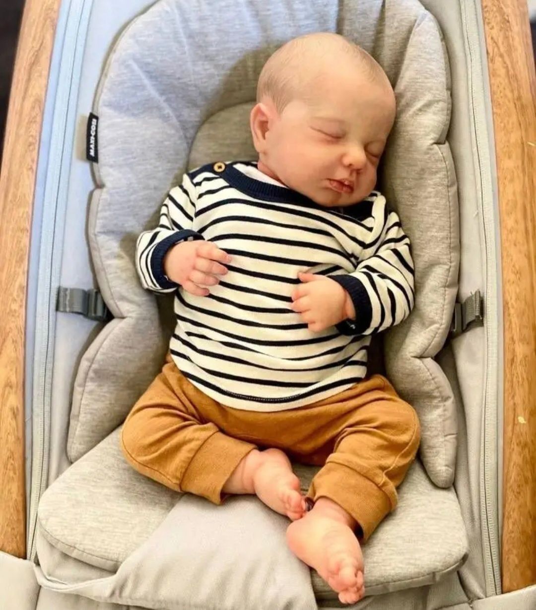 Realistyczna lalka typu Reborn śpiący bobas chłopiec jak żywy
