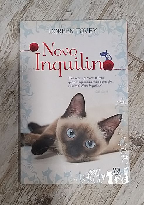 Livros variados em bom estado.