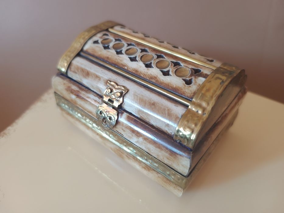 Сундучок шкатулка из кости винтаж