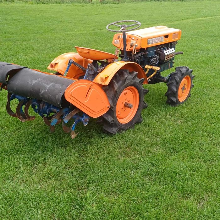 Traktor ogrodowy KUBOTA B6000 4x4 ZESTAW