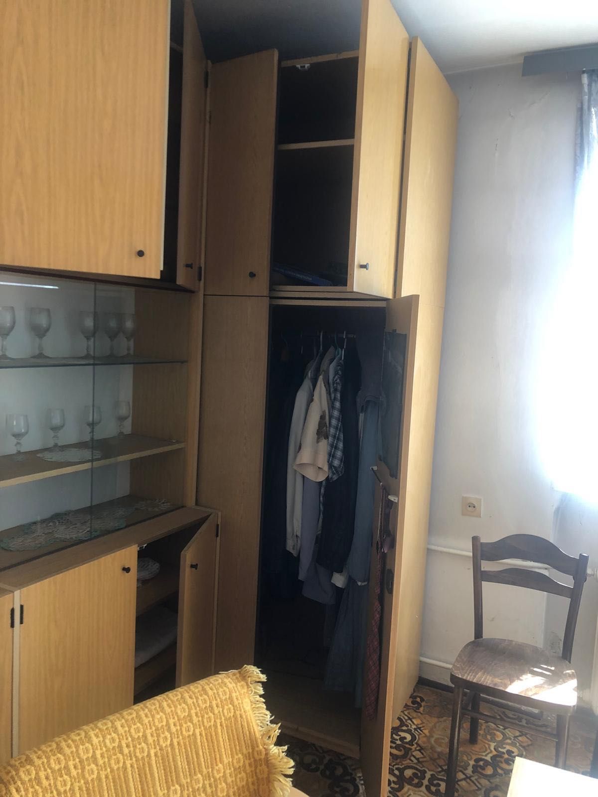 Meblościanka PRL retro – solidna, pojemna, styl vintage
