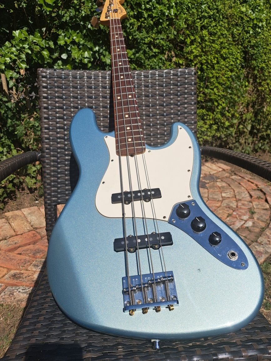 Gitara basowa Fender