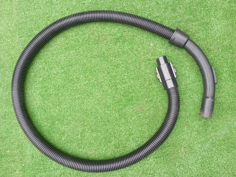 Czarny wąż ssący do Odkurzacza Amica Bagio