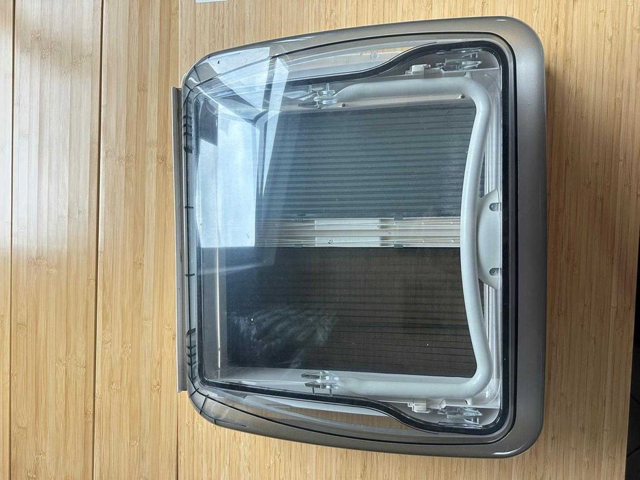Nowe okno dachowe Mini Heki Dometic 40x40