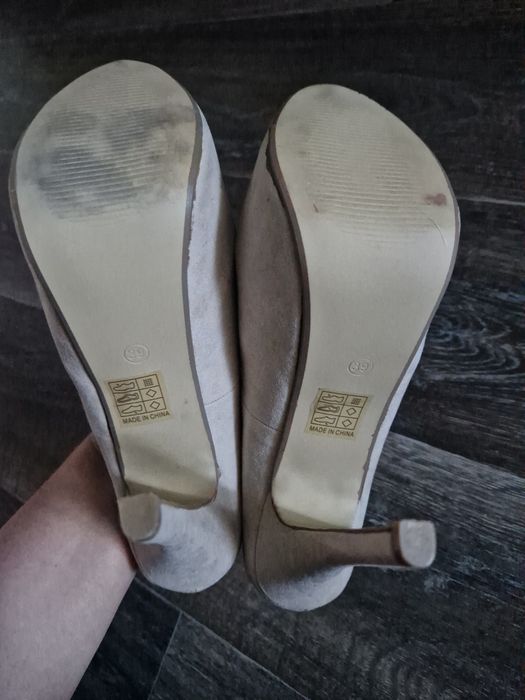 Туфли на каблуке замшевые женские р. 39