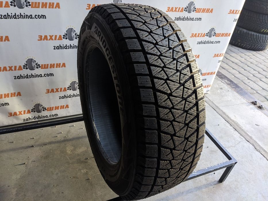 Зимова 225/60R17	Bridgestone Blizzak DM-V2 (99S) шина в новому стані
