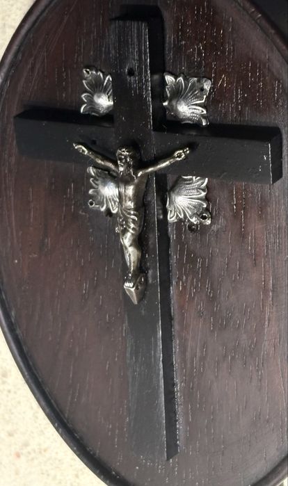 Antigo pequeno altar crucifíxo em Pau Santo e Prata portuguesa Javali