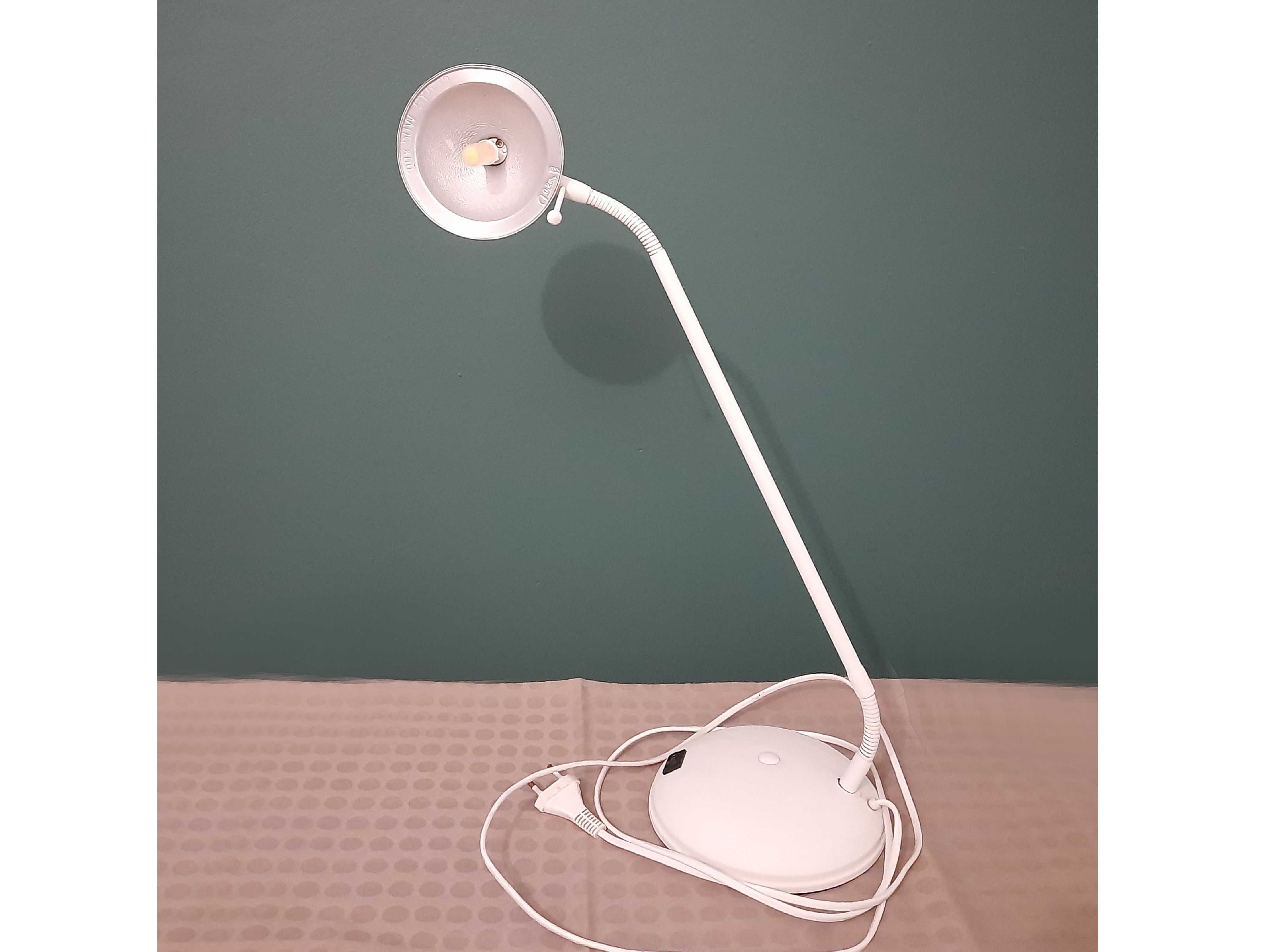 Lampka Biurkowa IKEA Biała w komplekcie z lampą LED G9