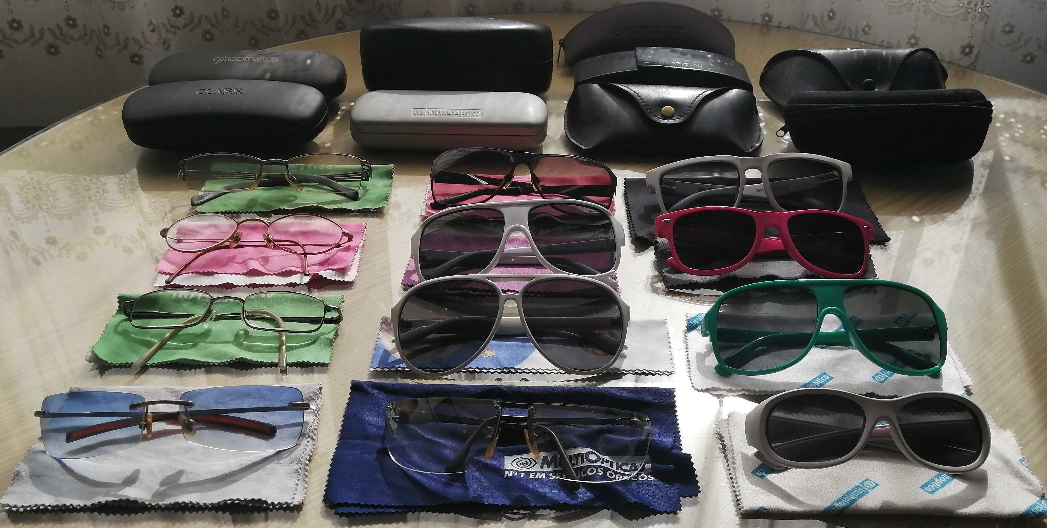 colecçao de oculos e caixas