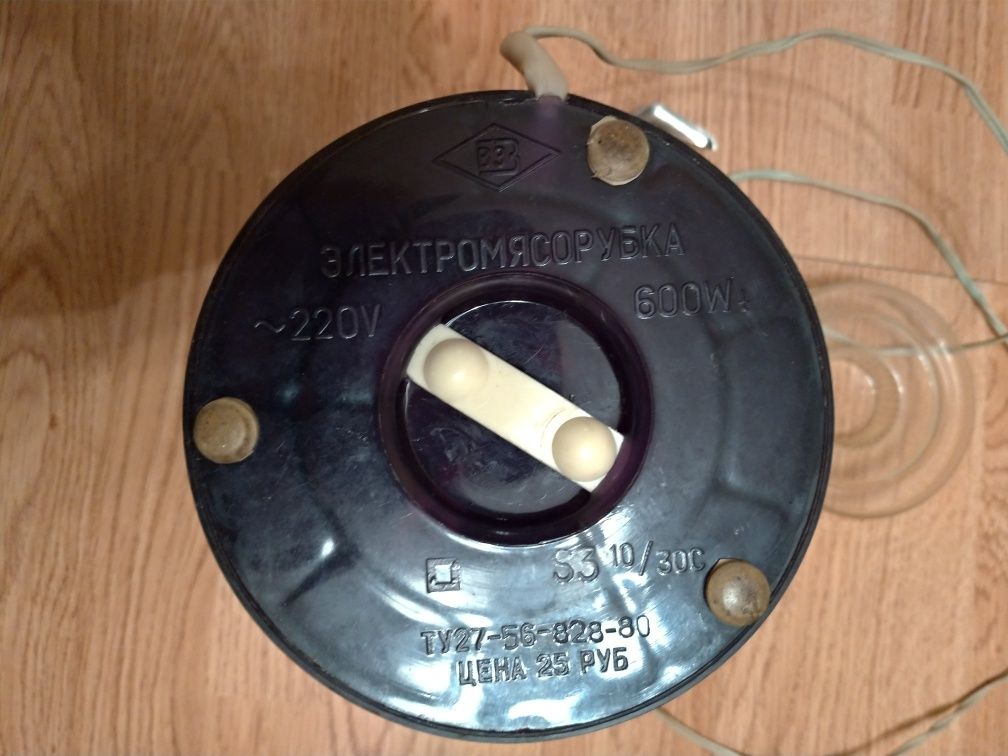 Электромясорубка 600 w