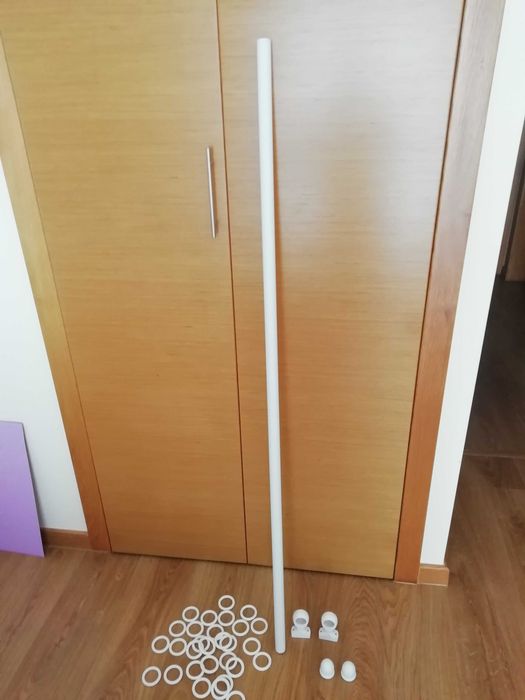 Varão de cortinados em madeira