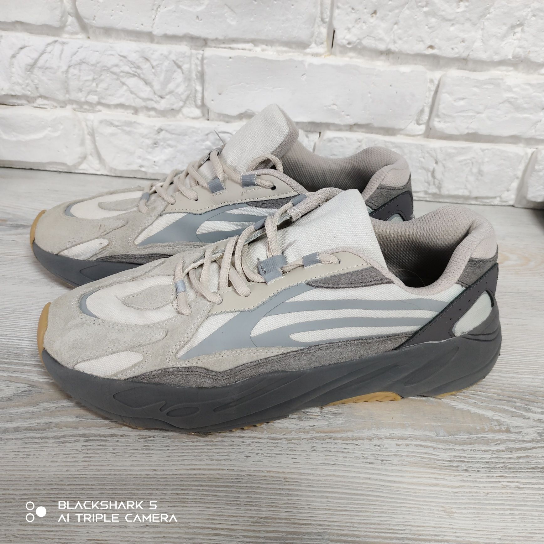 Кросівки весна-літо, Adidas Yeezy Boost 700 V