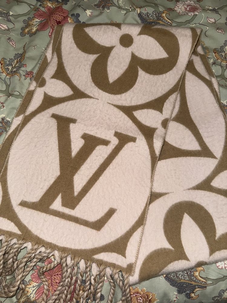 Cachecol Louis Vuitton bege reversivel