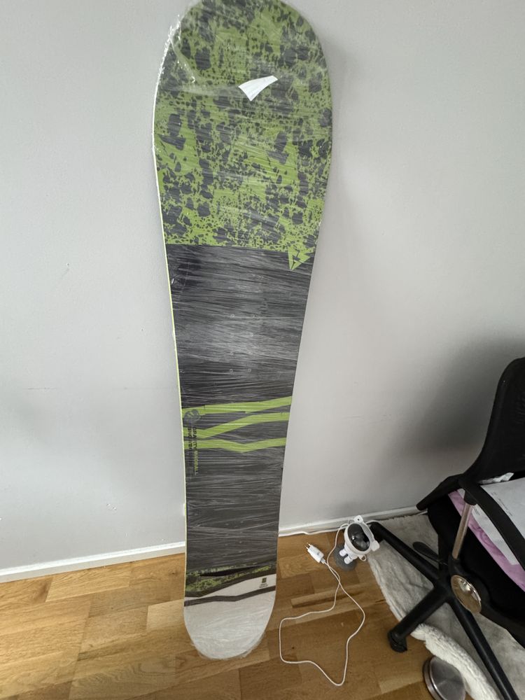 Nowa Deska Snowboardowa GRAVITY MADBALL 159 cm