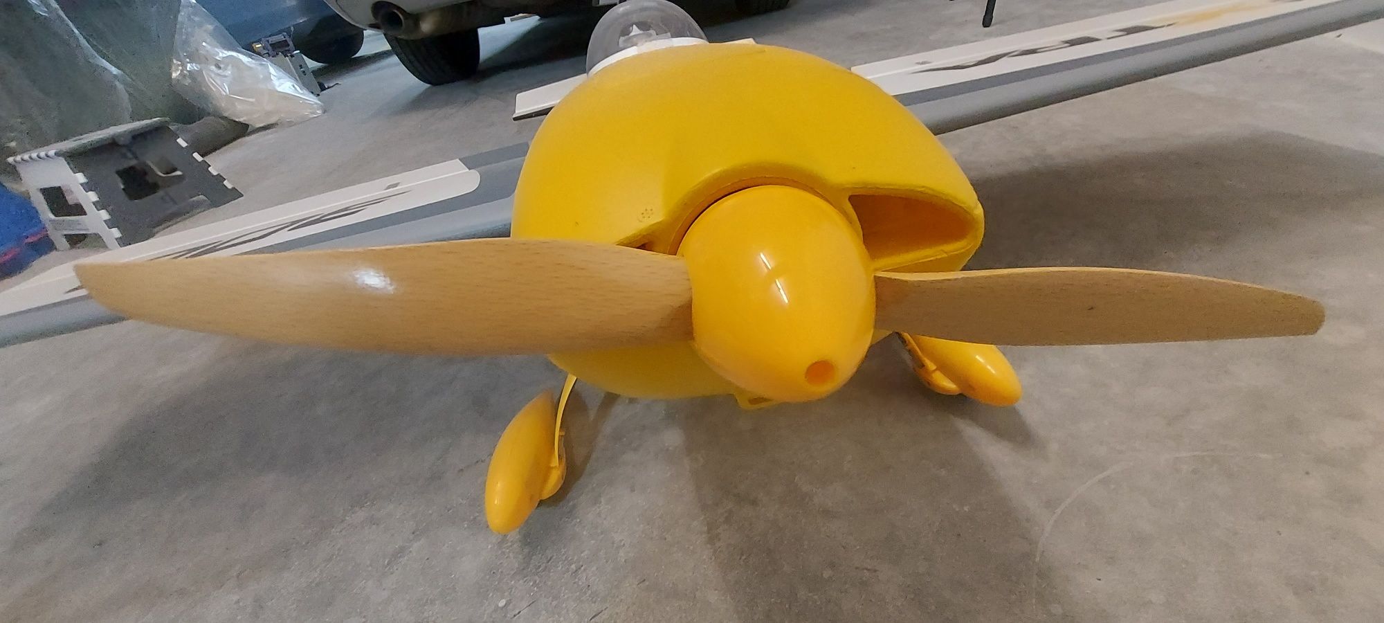 Avião de aeromodelismo extra 300 sc elétrico