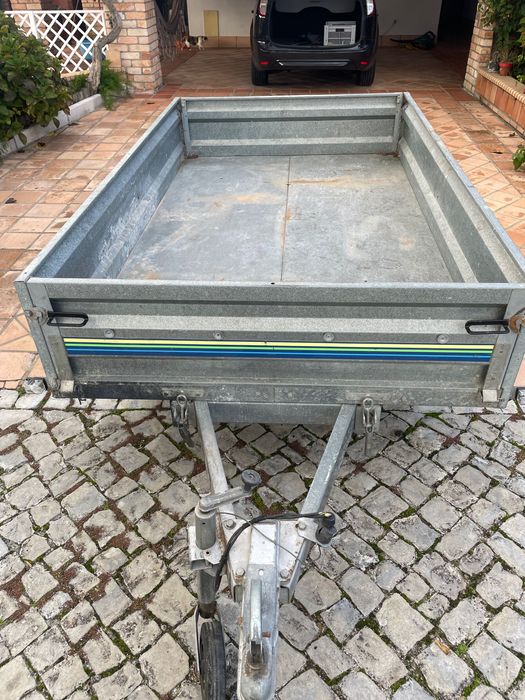 Atrelado com matrícula própria