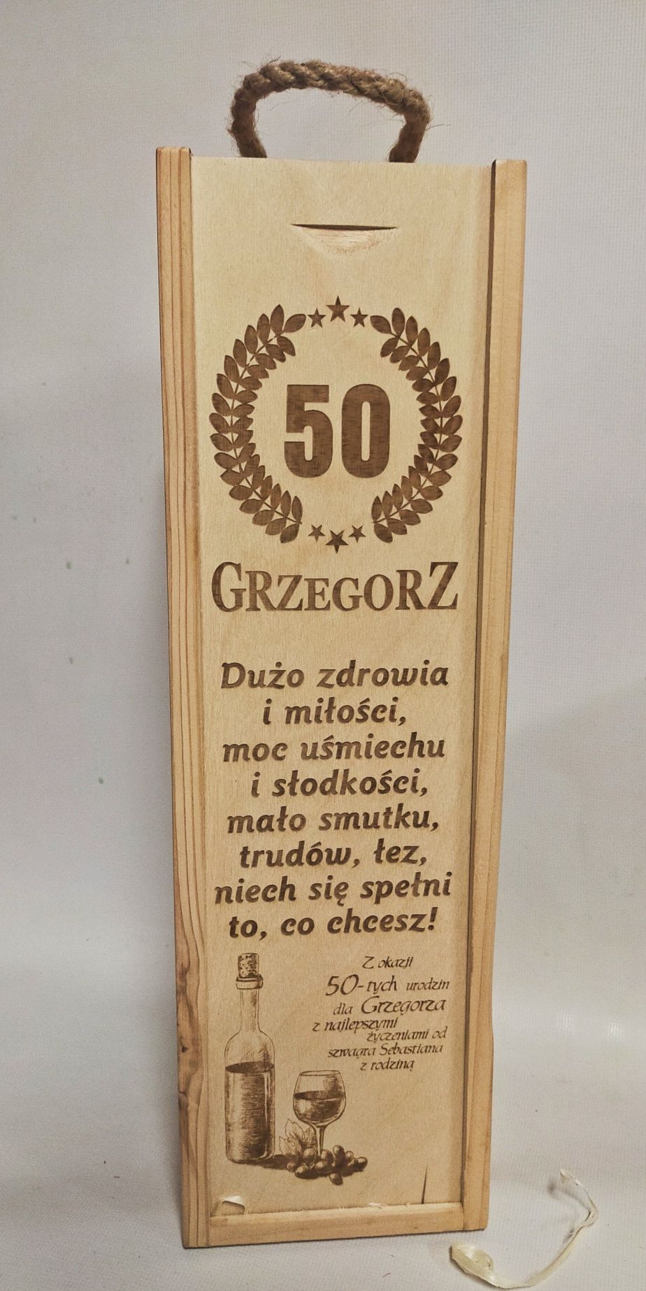 Skrzynka na wino z grawerem na urodziny