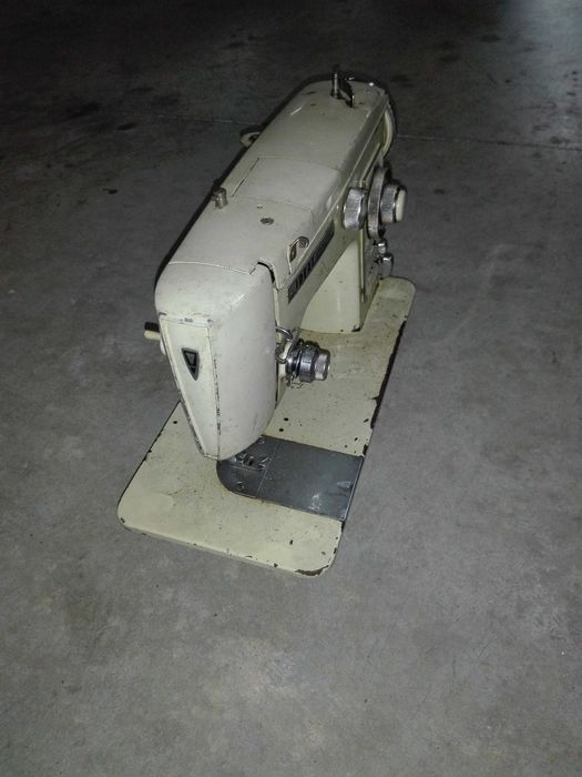 Vendo uma maquina de costura