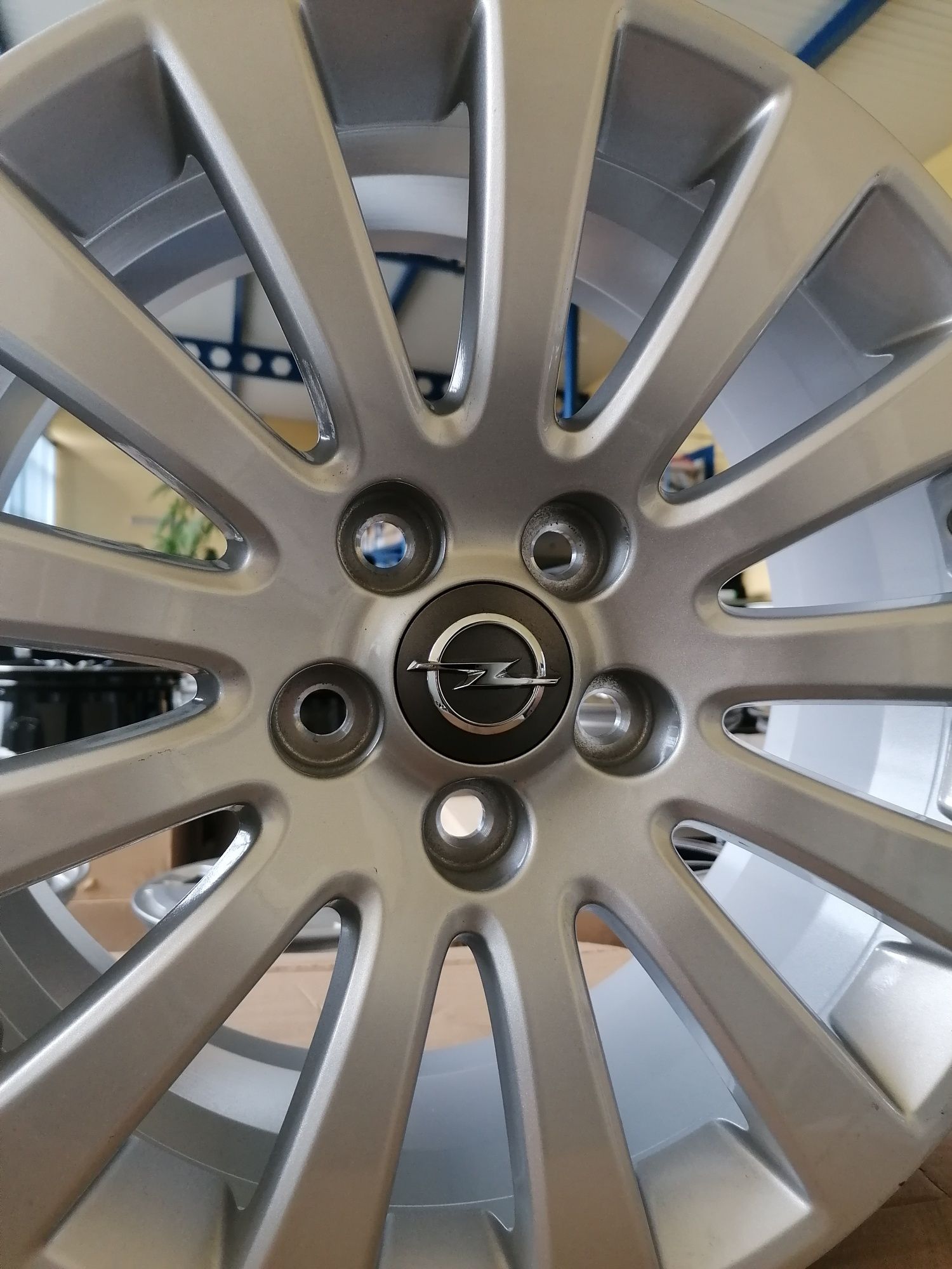 Nowe oryginalne felgi aluminiowe Opel Insignia 18 cali 5*120