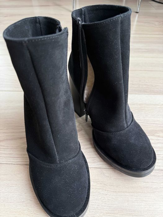 Nowe botki z naturalnego zamszu