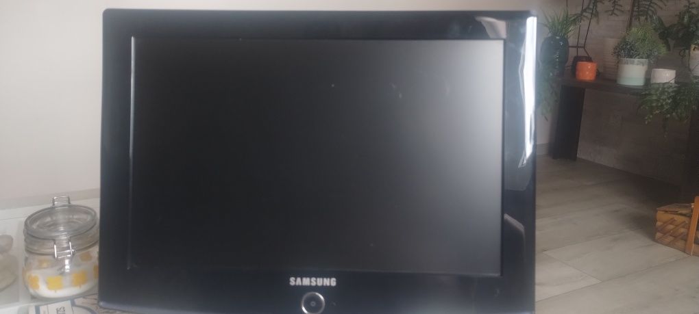 Telewizor Samsung 19 cali z funkcją monitora