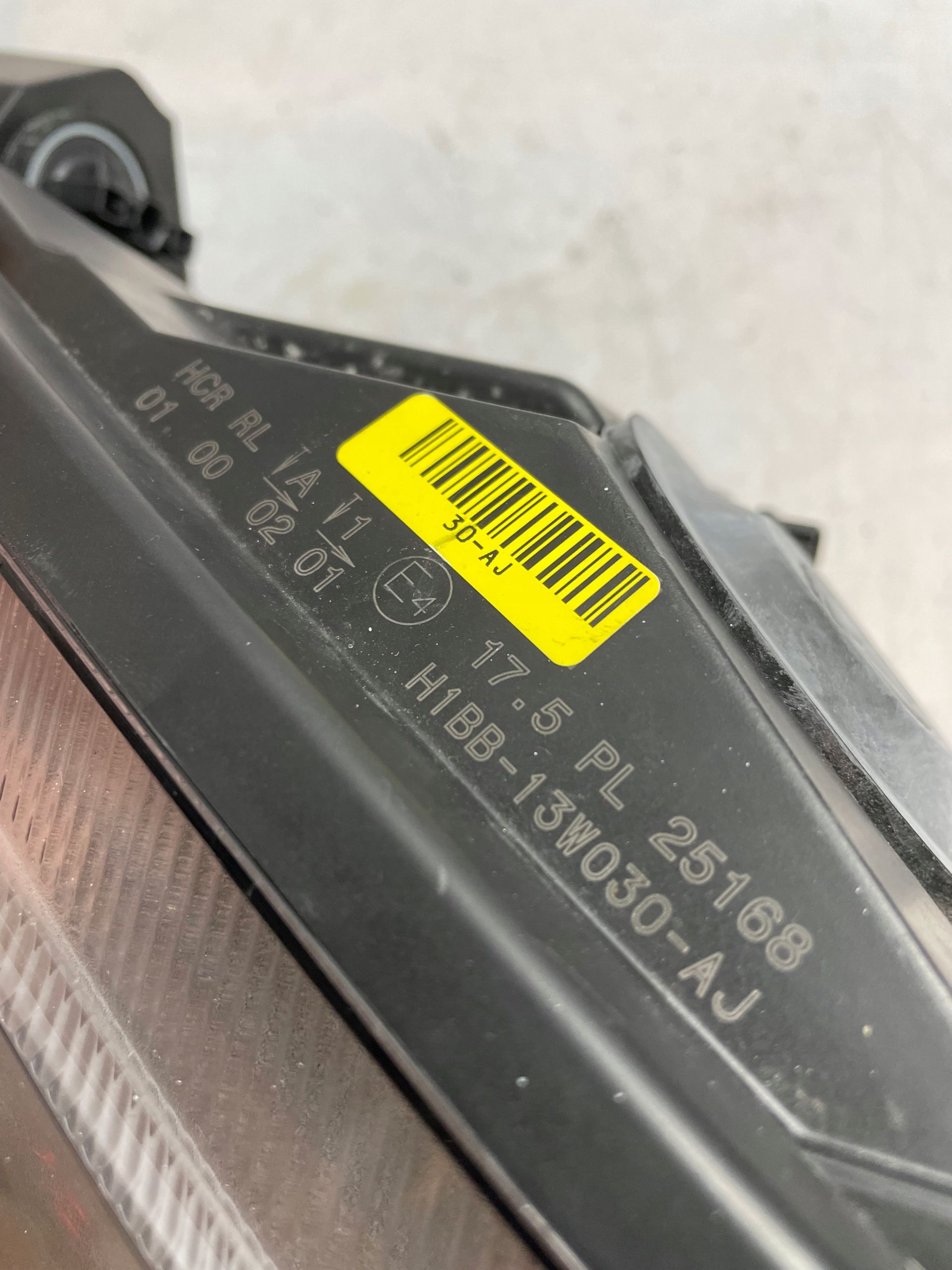 FORD FIESTA MK8 VIII Lampa lewa przednia zwykła
