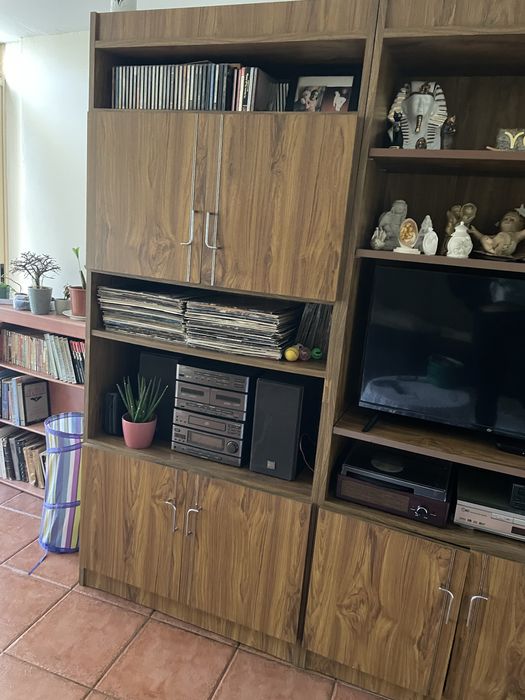 Estante de sala