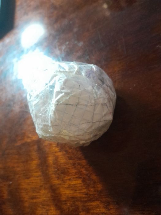 М'ячик із бумаги та скотчам