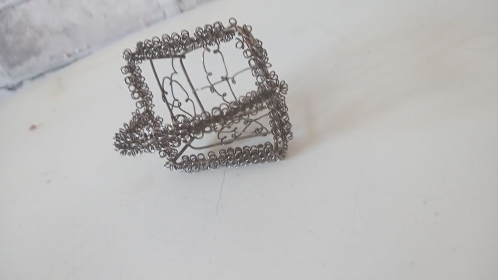 Ozdobny koszyczek metalowy