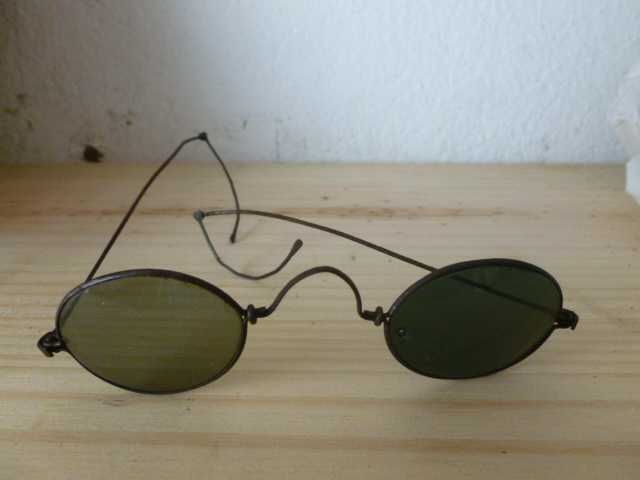 Oculos de sol centenarios, raro