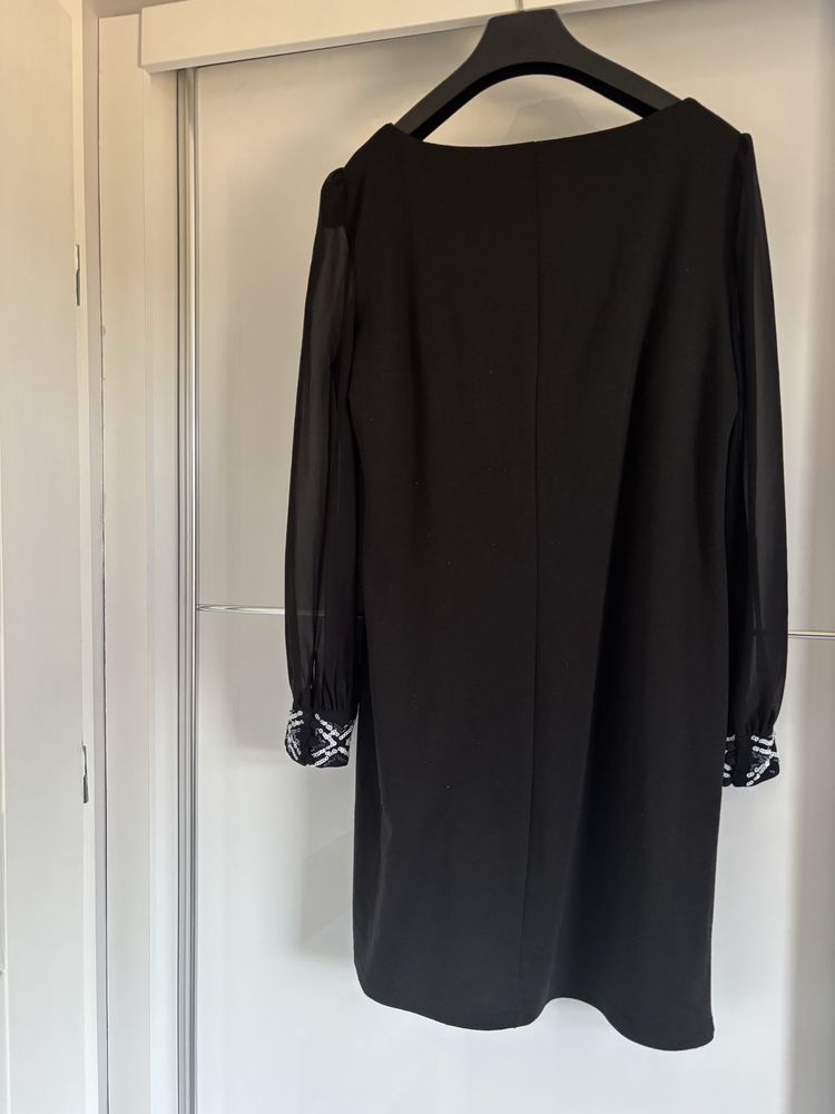 Czarna sukienka z tiulowym długim rękawem r. 46 XXL