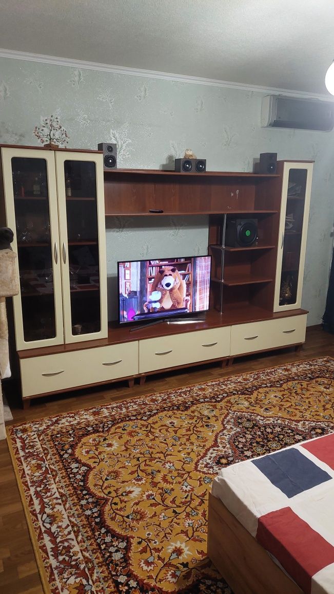 Продам стенку, длина 3 метра.