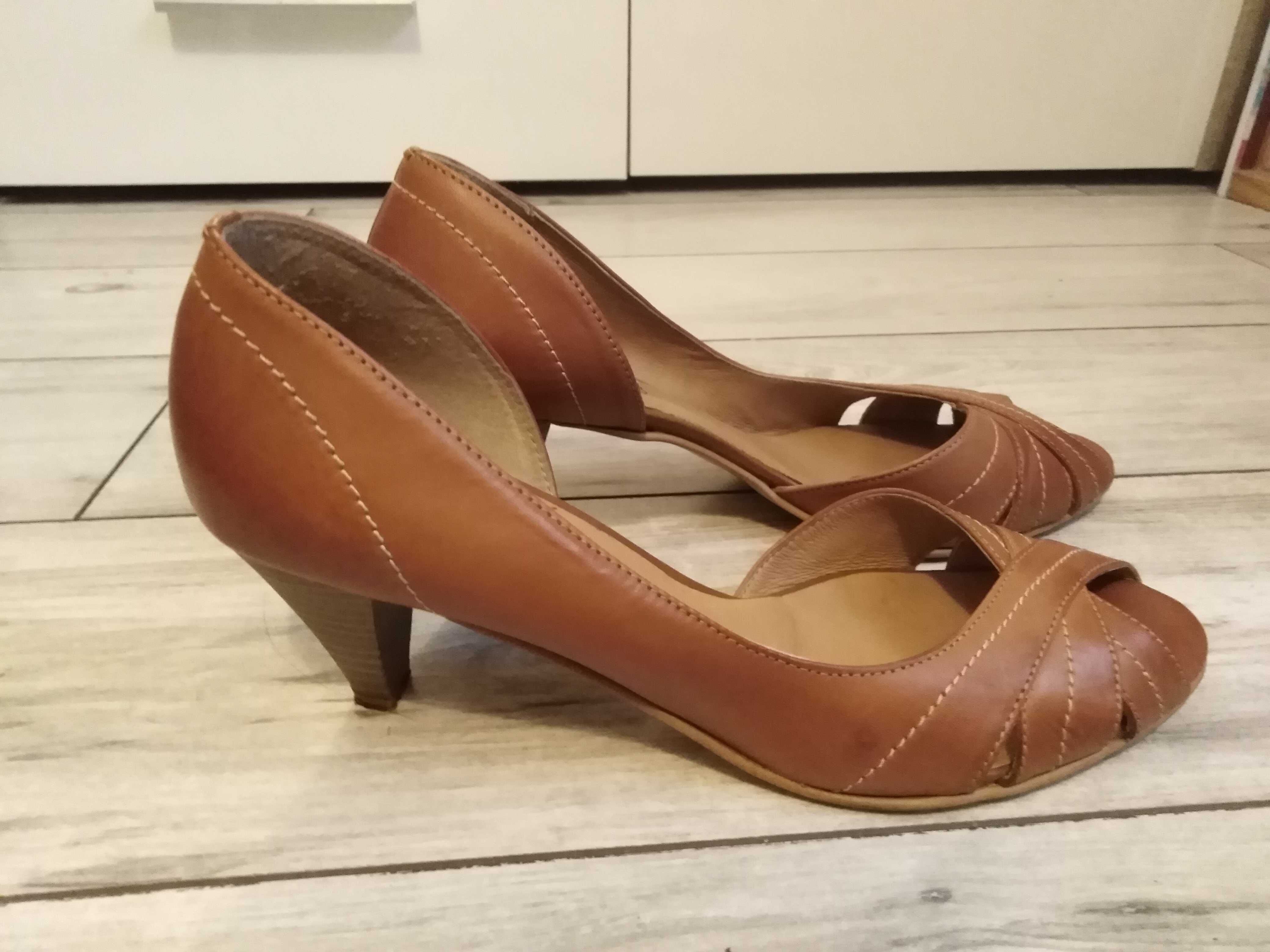 Półbuty czółenka sandały wizytowe lasocki