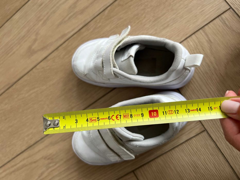 Buty sportowe na rzepy Puma Courtflex v2 białe rozmiar 25