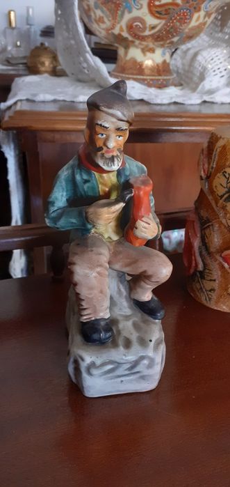 Estatueta em louça - velhote