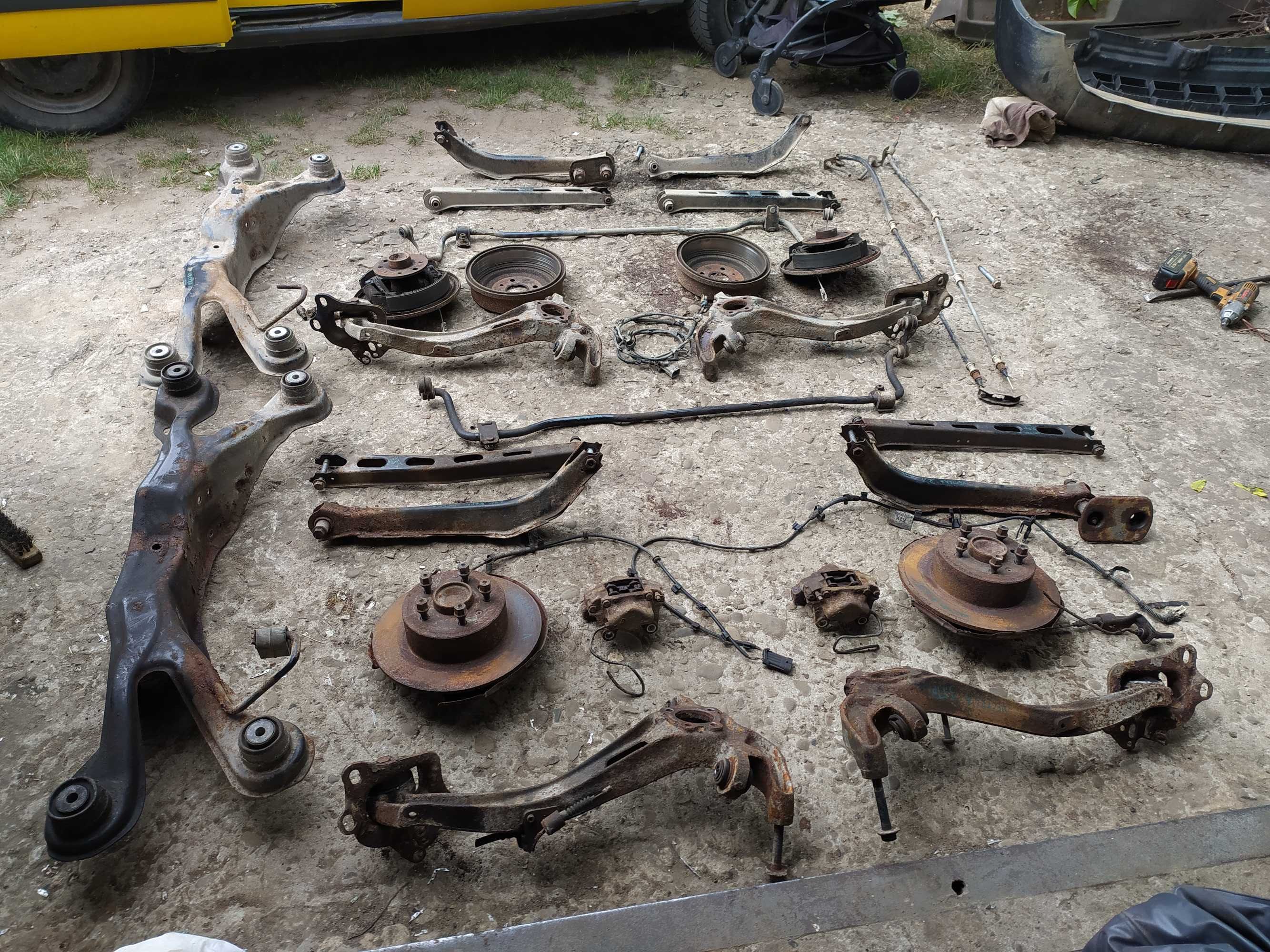 Задні ступиці Opel Vectra B. ричаги, балка, супорти .можна на прицеп