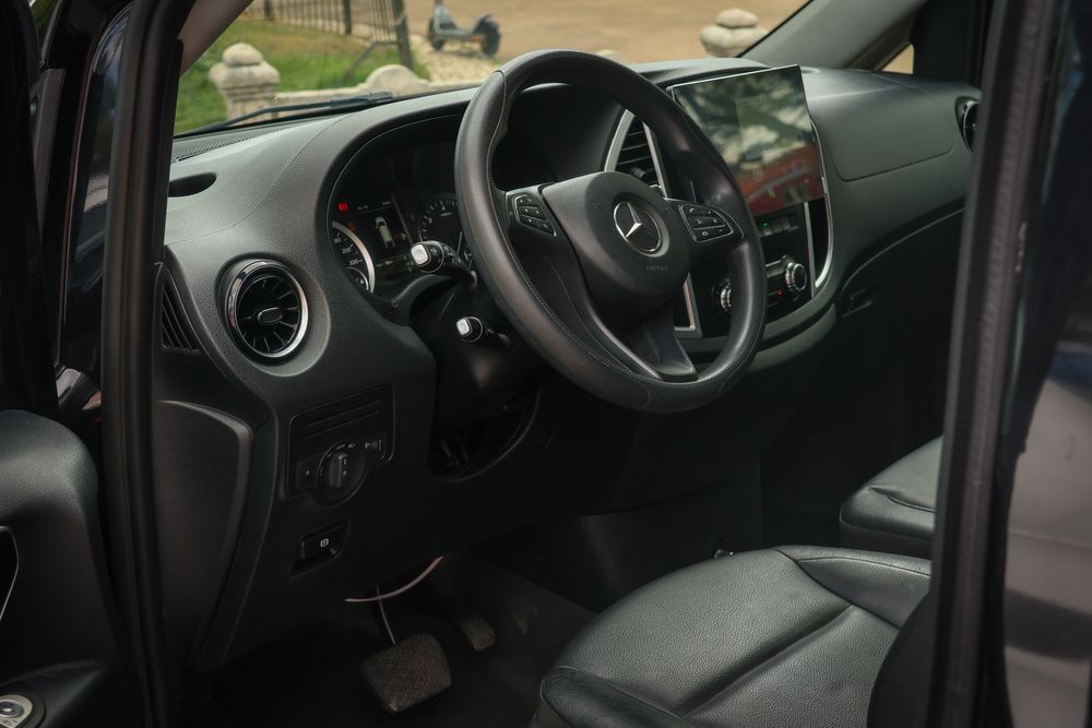 Mercedes Vito Toure