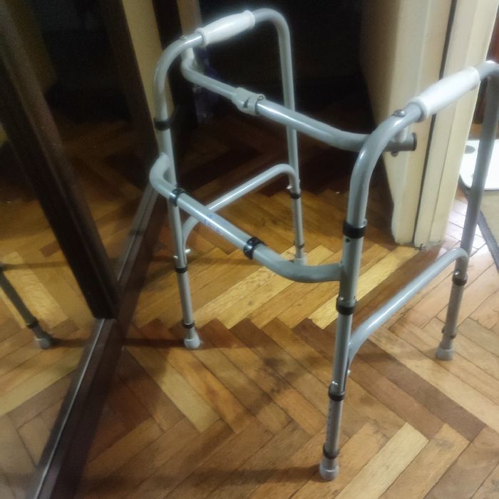 Продам ходунки для взрослых.