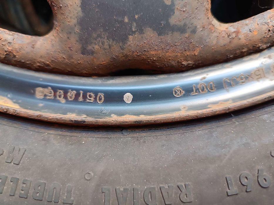 Koła felgi stalowe 15 cali 5×114.3 r15 opony zimowe 205/70 r15 Conti