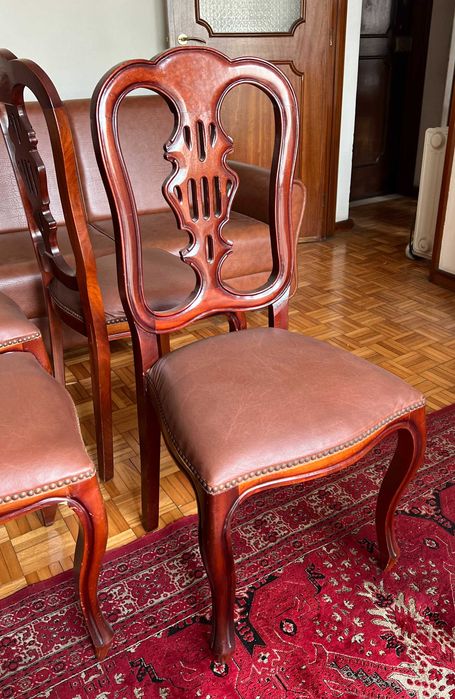 Conjunto de 4 cadeiras de jantar, em madeira de carvalho