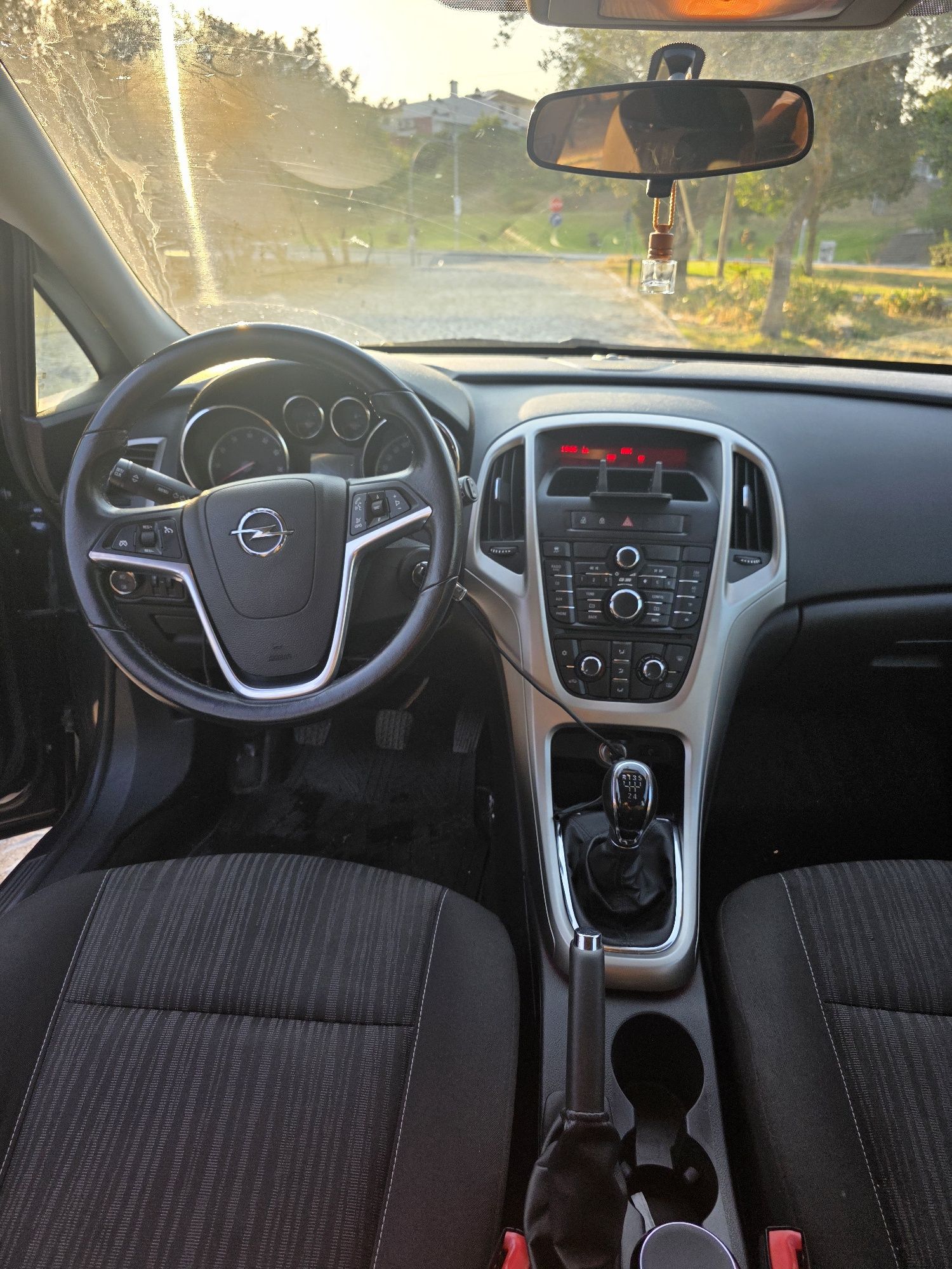 Opel Astra J 1.4 100 CV • 2010 • 98.000 km • Excelente estado — 5.800