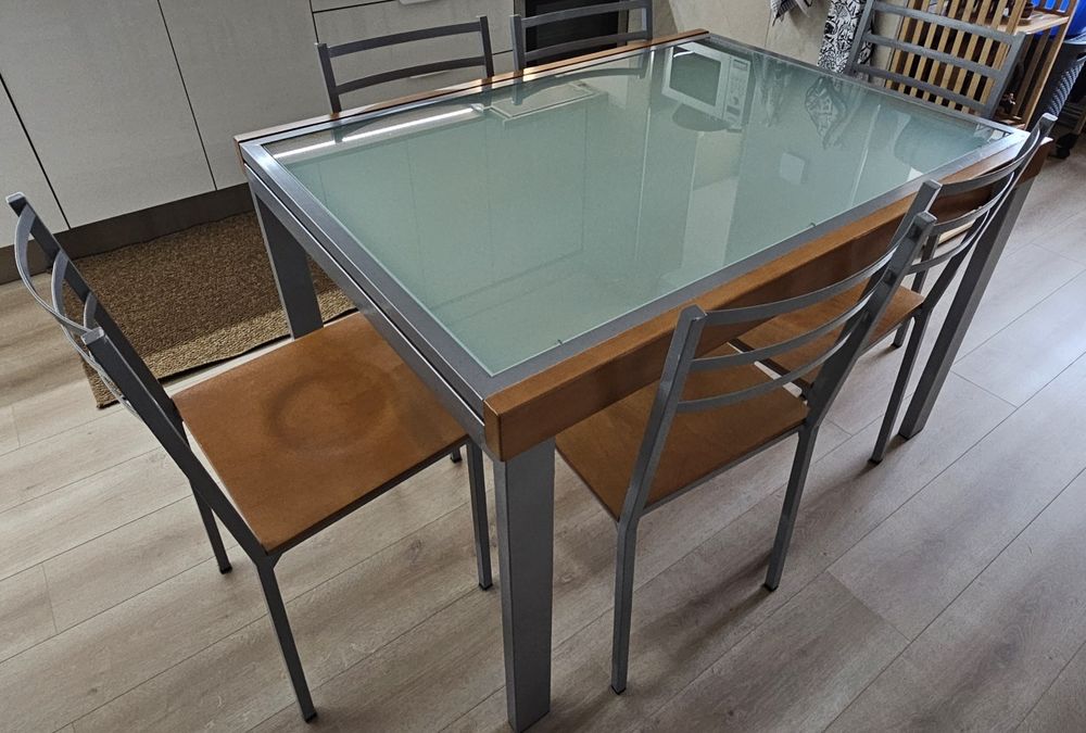 Mesa extensível + 4 Cadeiras