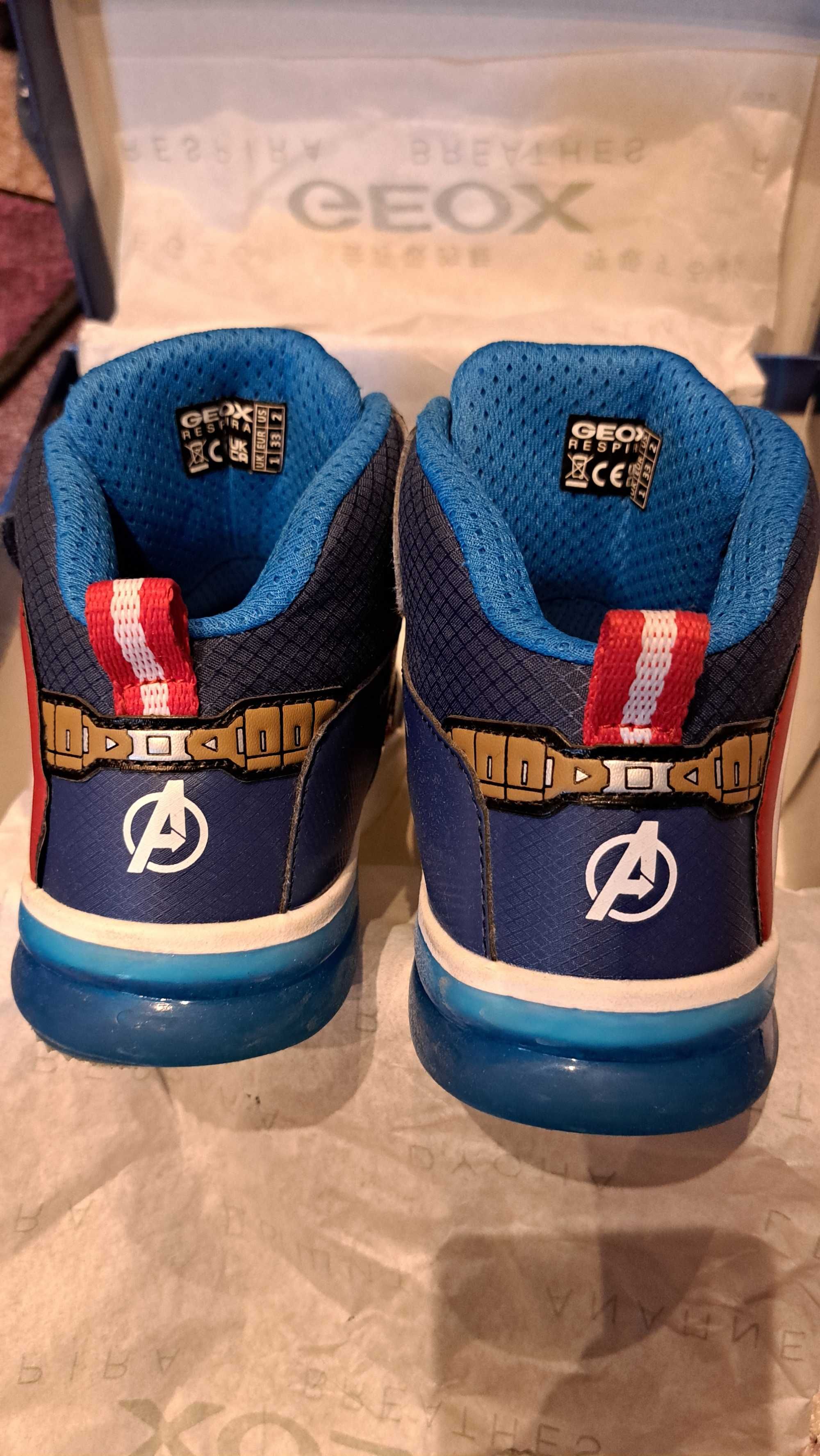 Buty GEOX z kolekcji Avengers ze świecącą podeszwą. Rozmiar 30.