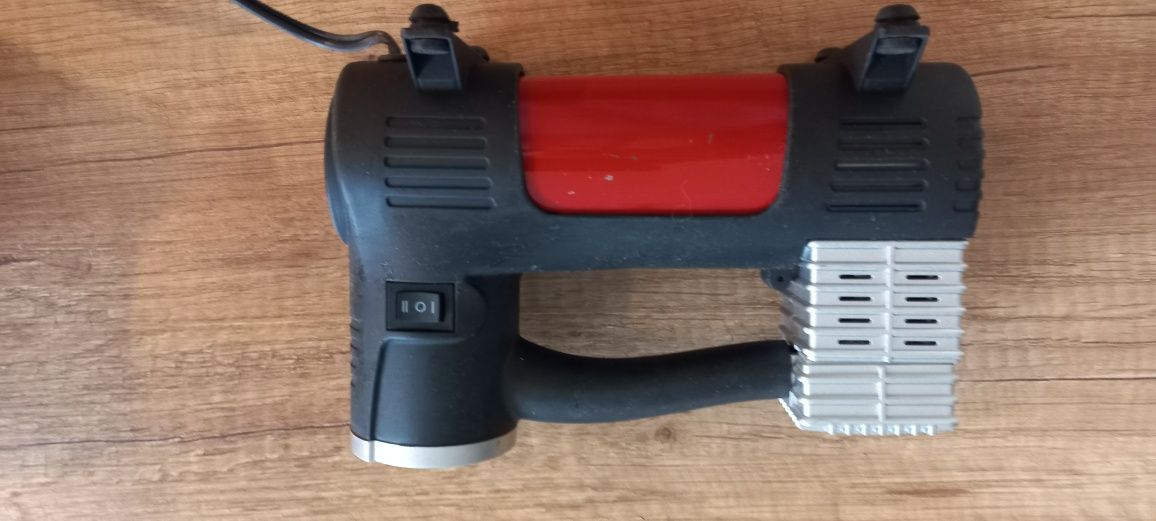Elektryczna pompka samochodowa