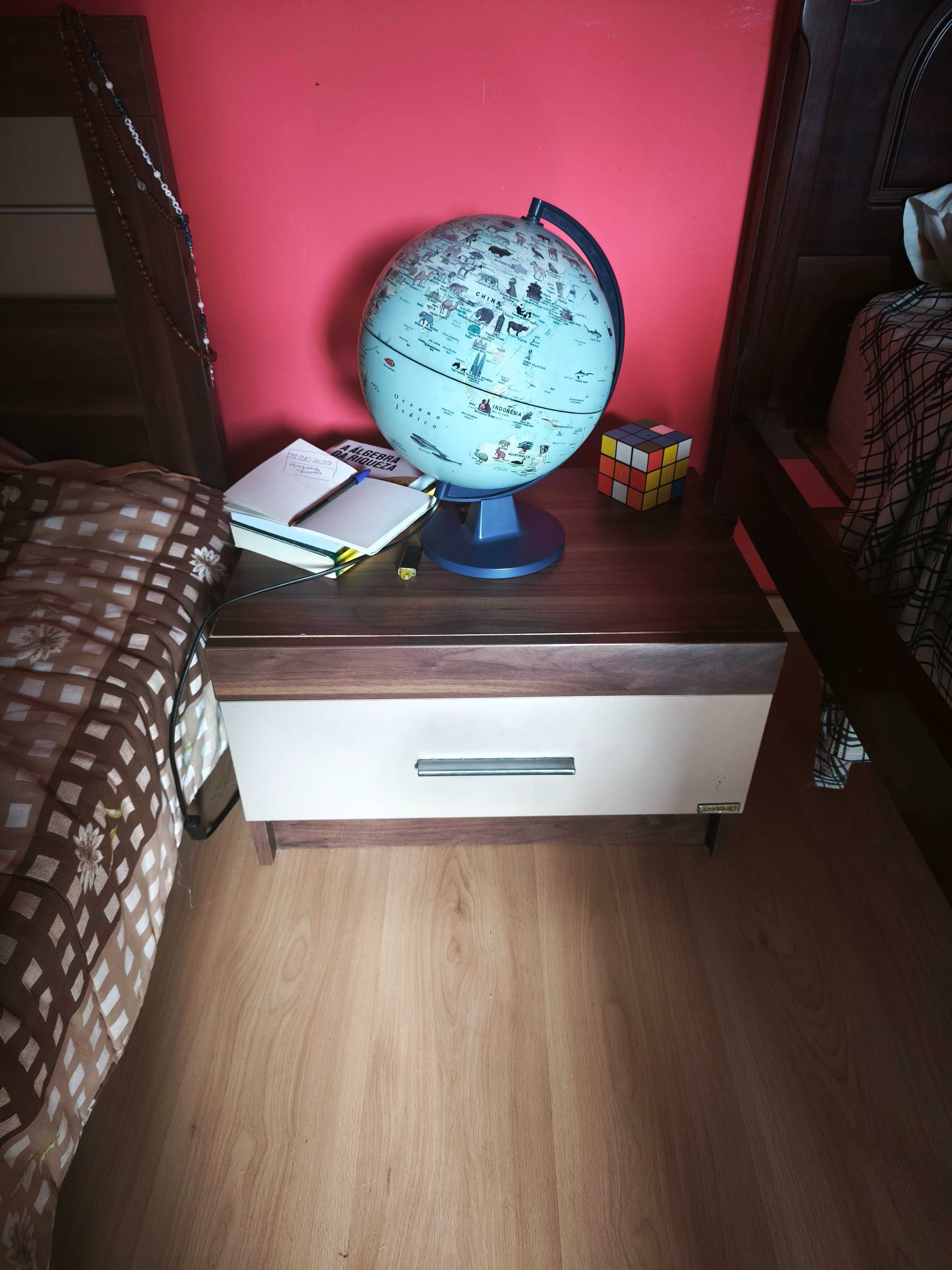 Quarto de cama de solteira completo