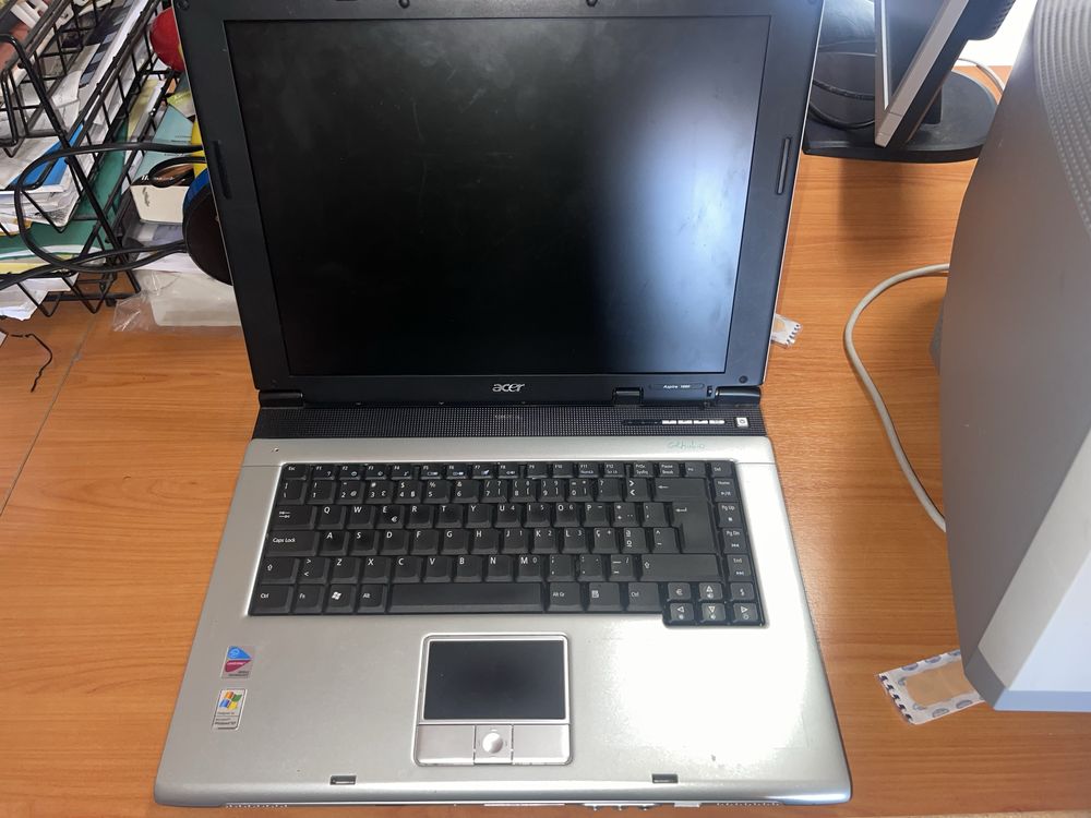 Portatil acer com pouco uso e em boa condição
