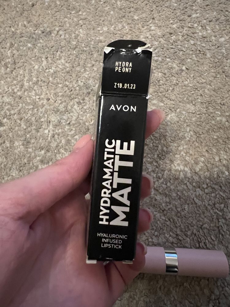 Pomadka Avon z kwasem hialuronowym Hydra Peony