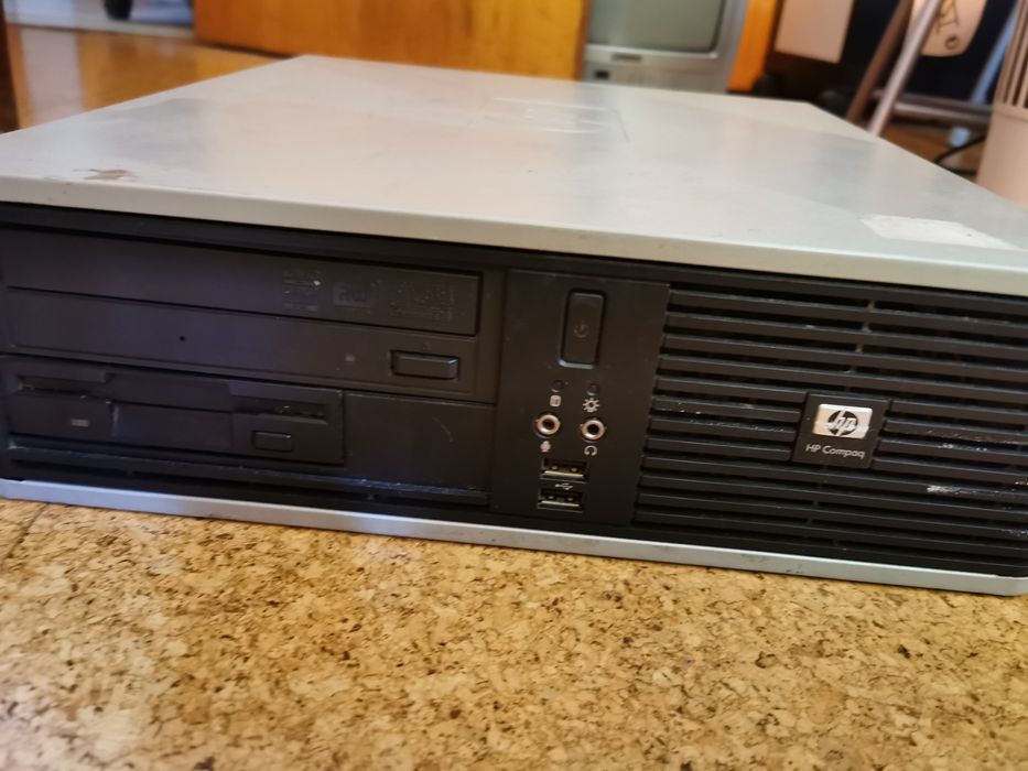 POS - Caixa registadora com monitor touch, PC e impressora