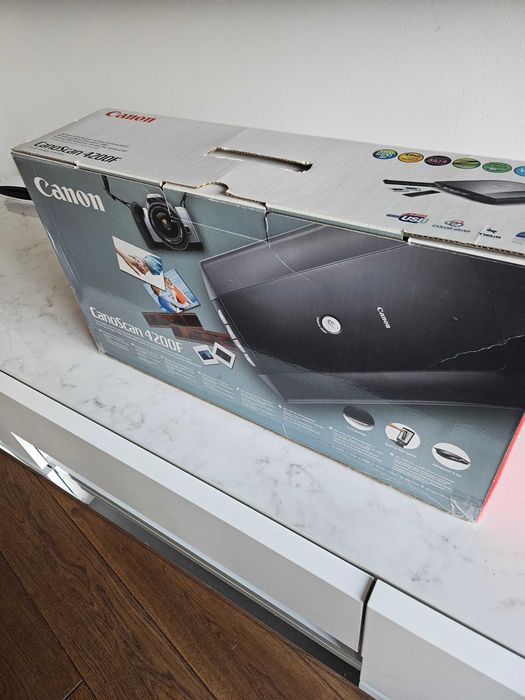 Skaner 4200F Canon