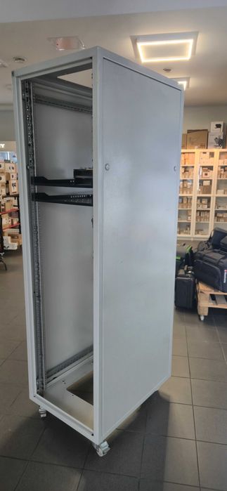 Szafa na kółkach rackowa (serwerowa)